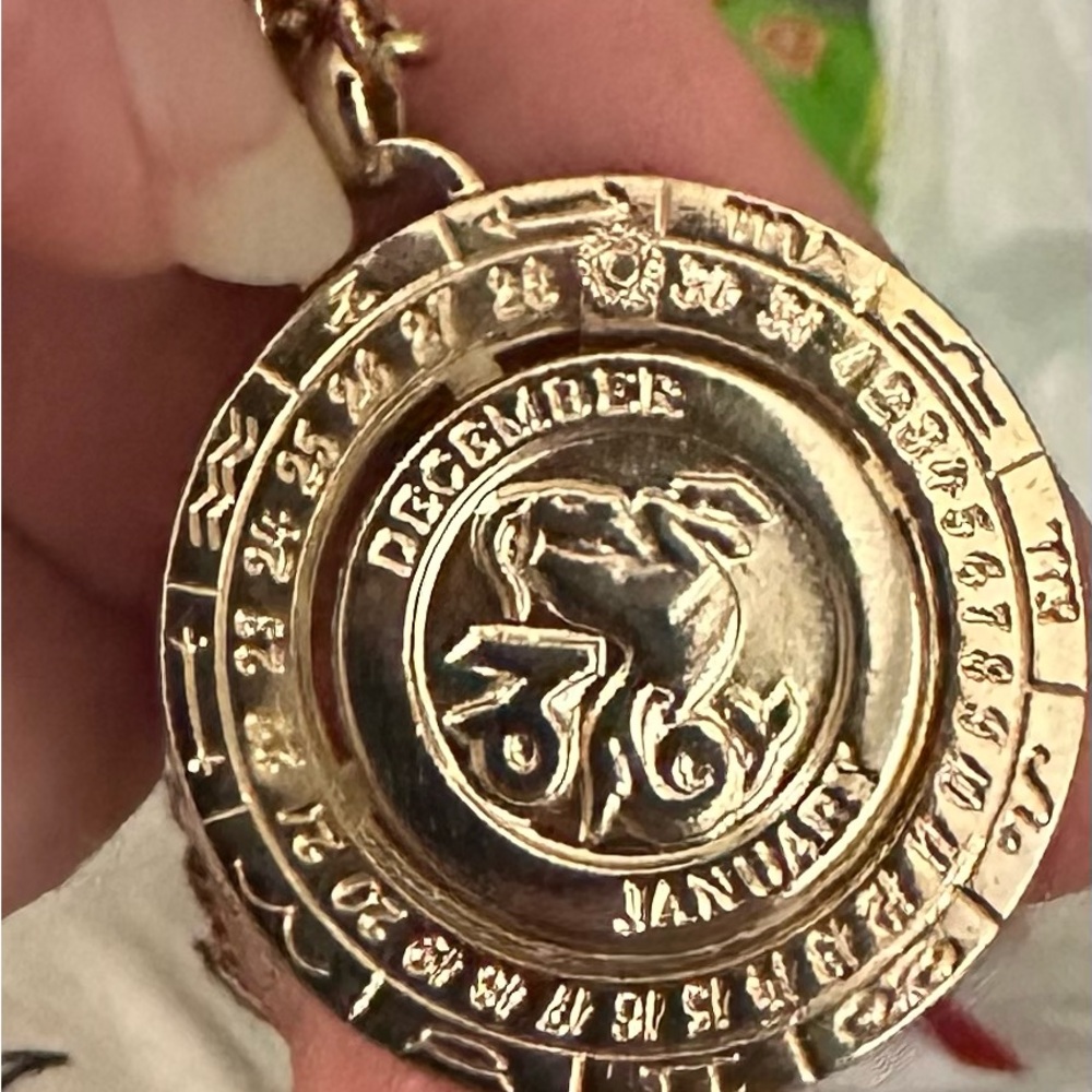 20” Pierre Cardin Gold Plated Necklace with Zodiac Pendant (Dec 23 - Jan 22) - Picture 2 of 5